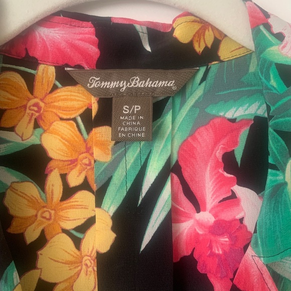 Tommy Bahama 100% Silk Short Sleeve Button Up - Picture 3 of 4
